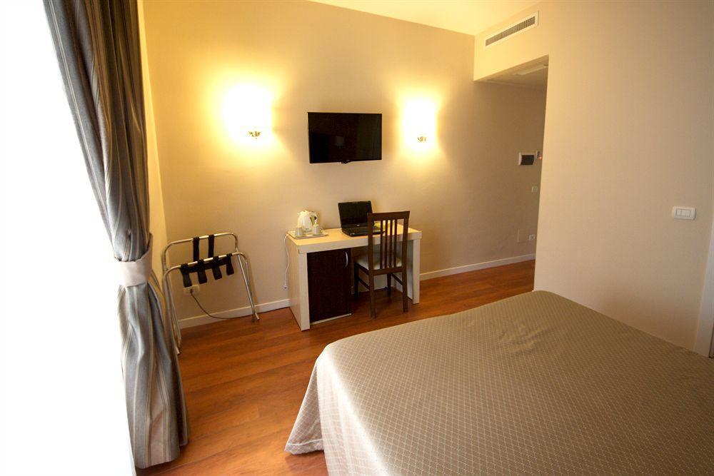 Hotel Saturnia Ρώμη Εξωτερικό φωτογραφία