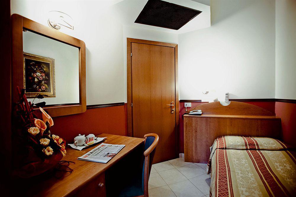 Hotel Saturnia Ρώμη Εξωτερικό φωτογραφία